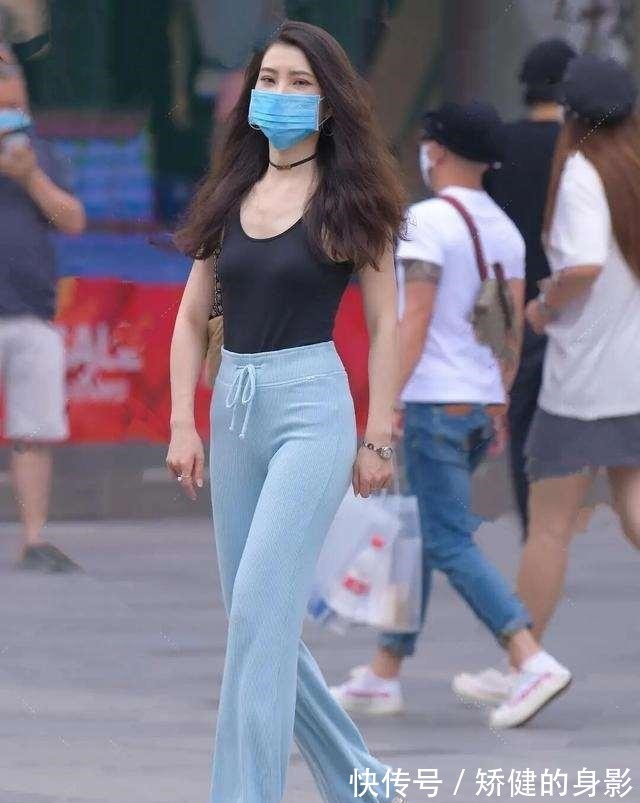 针织衫 个性独特的打底裤穿搭稳重有气质,娇容与景致相辅相成,简单时尚