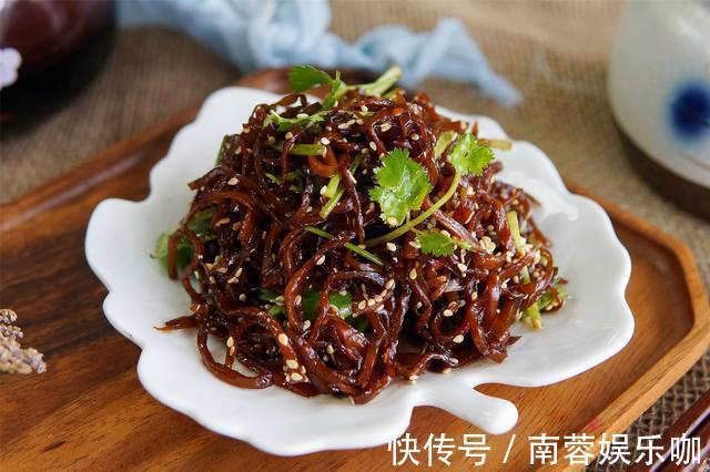 芥菜丝|冬天做咸菜,不用腌不用晒,一炒一蒸能“速成”,咸香嘎嘣脆