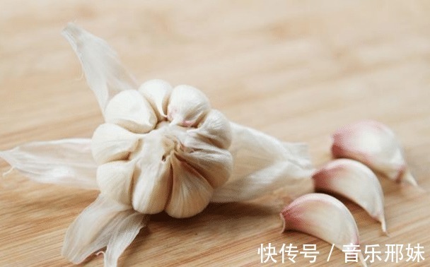 大蒜|肚子大得像孕妇只需一瓣大蒜,谁用谁瘦,水桶瞬变成A4腰