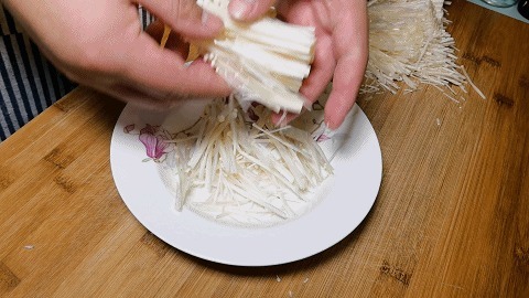 金针菇这样做太好吃了,地道家常菜