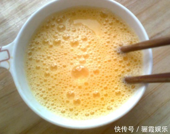 凉水|蒸鸡蛋,用凉水还是开水其实都错了,教你1招,鸡蛋嫩滑无蜂窝