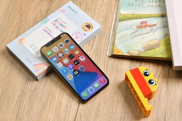 贴膜|家有喜欢玩手机的孩子怎么办?这款儿童护眼钢化膜可以了解下