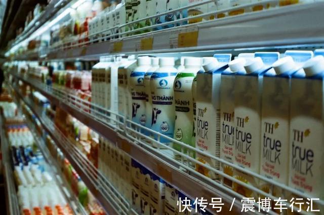全脂酸奶|牛奶和酸奶,到底哪个更补钙?哪个营养价值更高?这文讲明白了