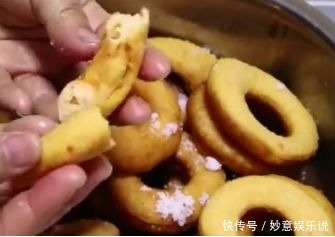 家人|一碗糯米粉,不放一滴水,做家人爱吃的早餐,喷香诱人,上桌抢光