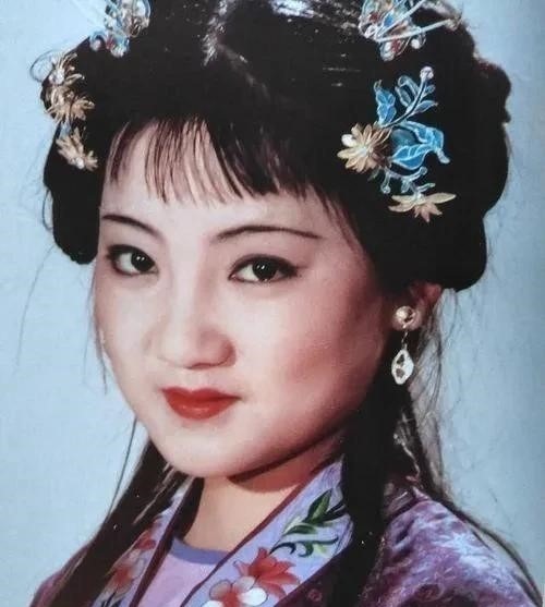 贾母@10岁的雪雁背井离乡,陪黛玉去人生地不熟的城市打拼,非等闲之辈