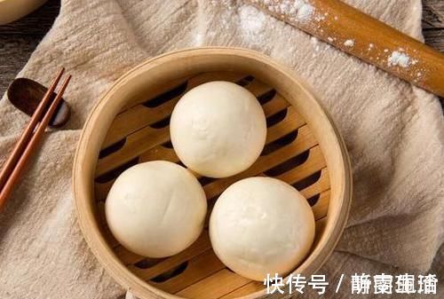 馒头|蒸馒头别只加酵母，多加2种东西，30分钟发满盆，馒头更香软