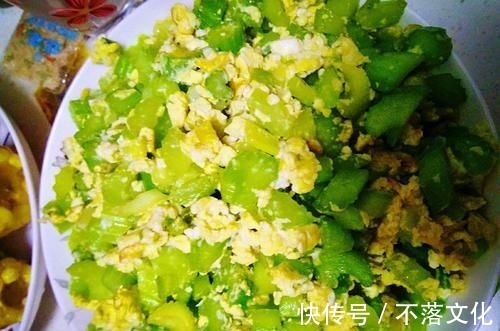 分泌量|女性到了中年，3种食物离不开，美容养颜、滋润身体