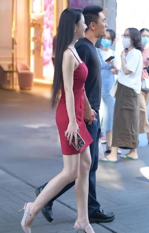 连衣裙搭配不挑人，可以参考这些，魅惑气质达到极致