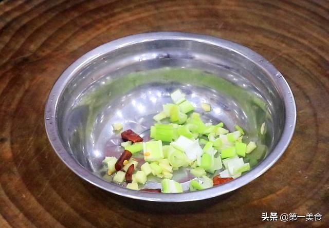 四季豆|厨师长教你饭店腊肠炒芸豆做法，满满都是小技巧，清脆可口又简单