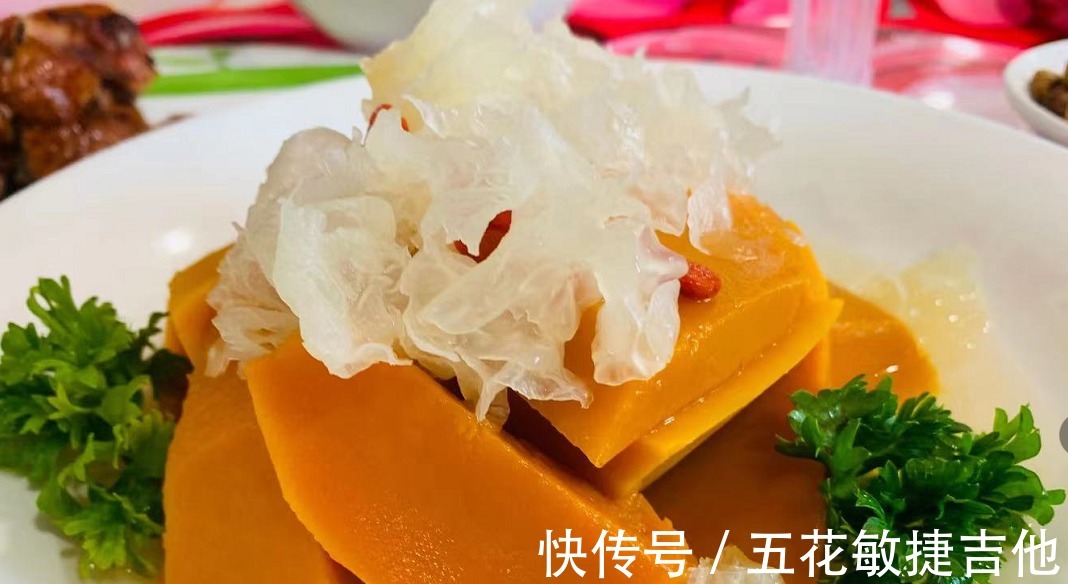 朋友办满月酒，总共花12800多元，晒到朋友圈，大家说菜很实惠！
