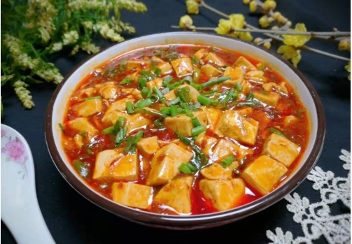 天天|豆腐这样做真香,天天吃都不腻,做法简单又下饭,比麻婆豆腐香