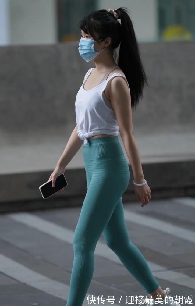 廓形 外穿打底裤已经out了,现在流行瑜伽裤外穿,美出天际!