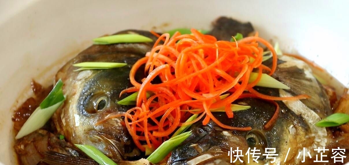做法|教你做砂锅焗鱼头,全过程不加水,鱼肉鲜嫩入味,做法简单易学