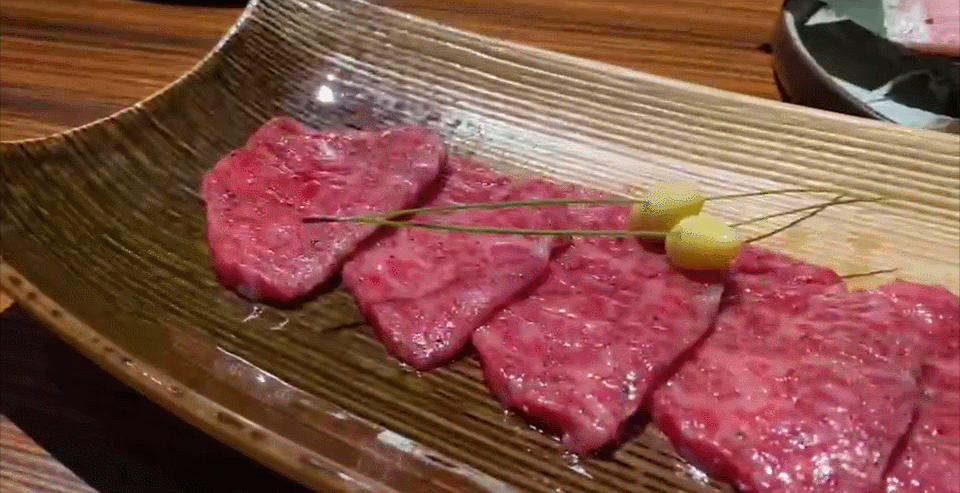 烤肉|天冷正是烤肉时∣日式烧肉精致讲究，雪花和牛要持续翻转