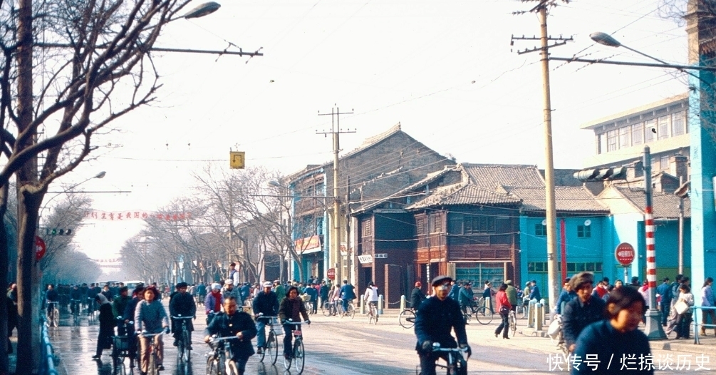 回忆里的八十年代:路边小吃摊很干净,汽水便宜又好喝