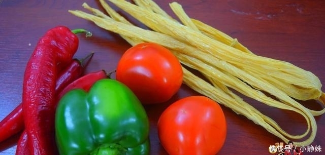 腐竹|自从学会番茄炒腐竹的做法,全家三天两头点名要吃,开胃又下饭!
