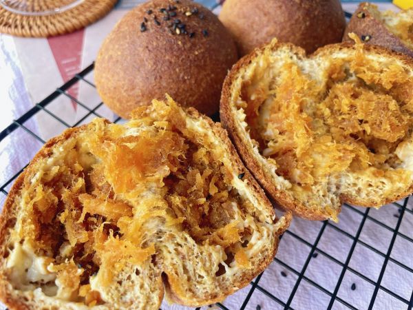 低碳无粉夹馅肉松乳酪餐包