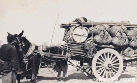 街上|晚清老照片:图三是街上的小贩,图四是两个无家可归的女乞丐