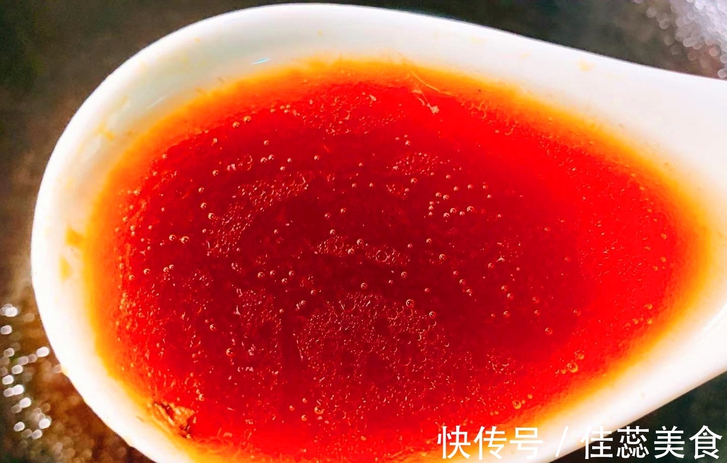 做红烧肉时,用冰糖还是白糖?多数人不懂,难怪肉不香不红还发黑