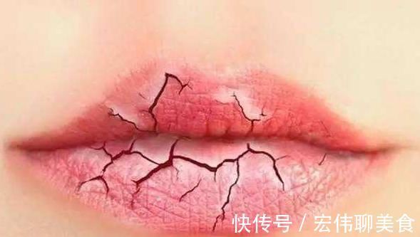 肝脏|肝火旺不旺,五官不会撒谎!照照镜子,若没有4个征兆,值得恭喜