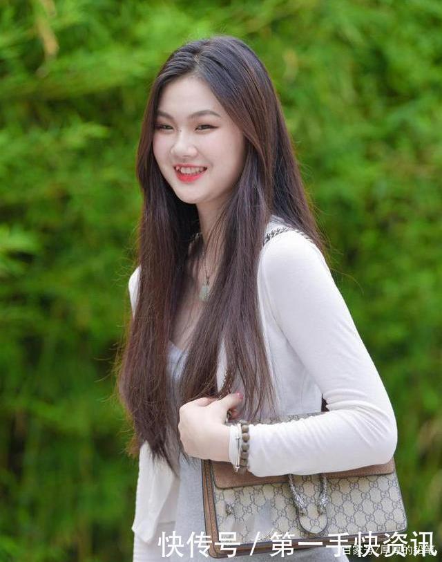 生来说|浅灰吊带紧身裙,配针织衫显瘦显高,纯净可爱,更显胖美