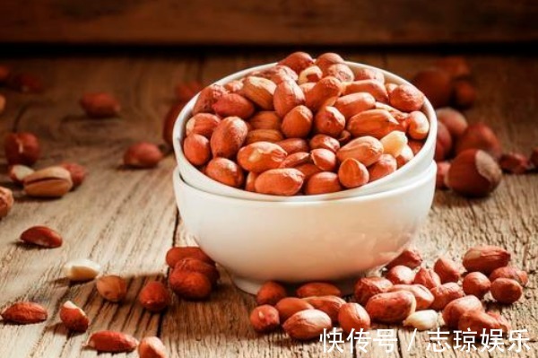 痛风患者|早起空腹吃几粒花生,原来有三大好处,但有一类人不适宜吃