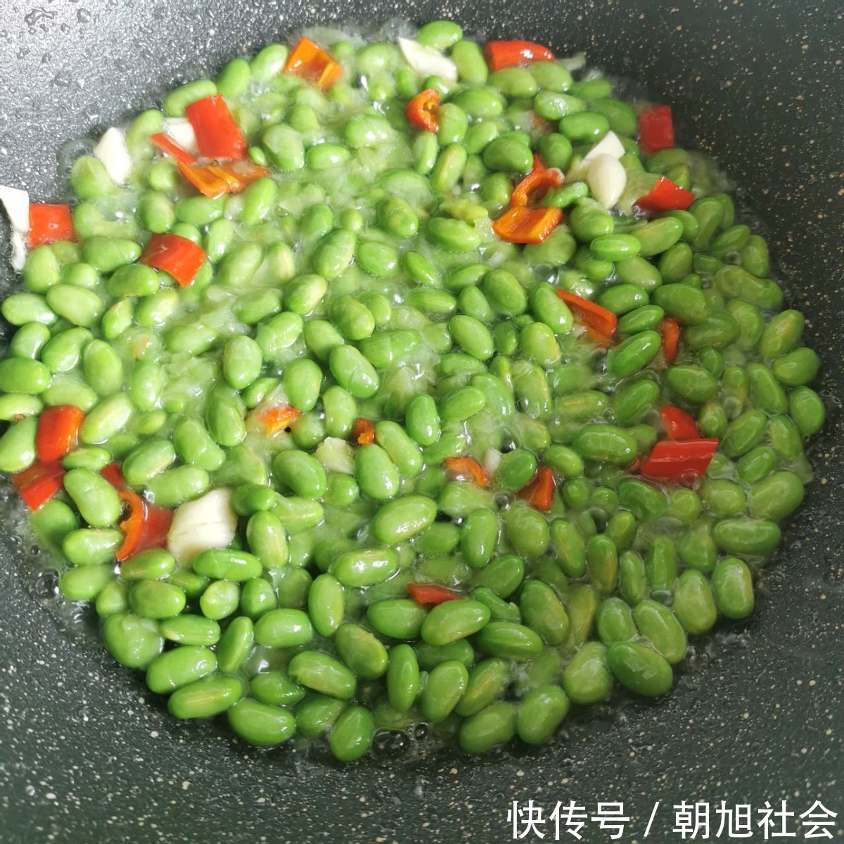 清炒毛豆|这蔬菜很不起眼,却是“含钾高手”,钙远超牛奶,夏季出汗要常吃