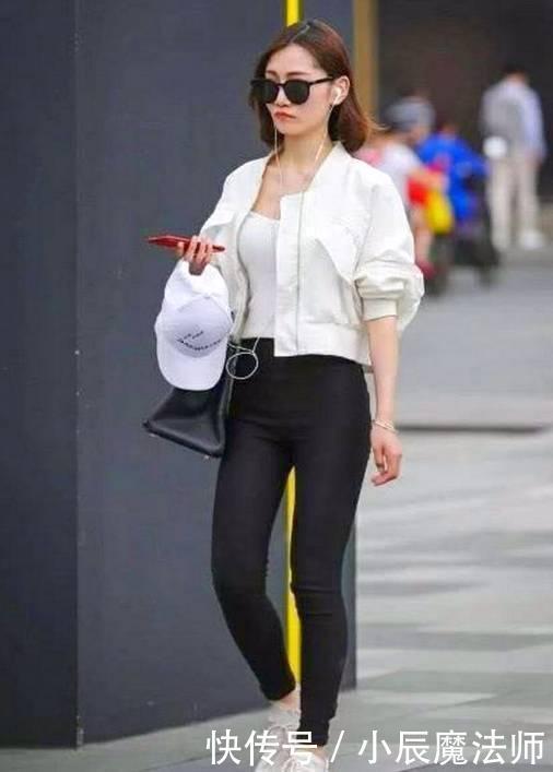 本人|美女简洁的开衫搭配打底裤,配置的不一样,时尚又靓丽!