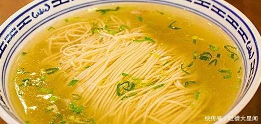 馆里|为什么面馆里的面汤不混浊,而自己家做的面,汤里面都是面粉
