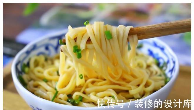 泡面|最适合懒人的一碗面,5分钟搞定,酸爽开胃,比煮泡面还简单
