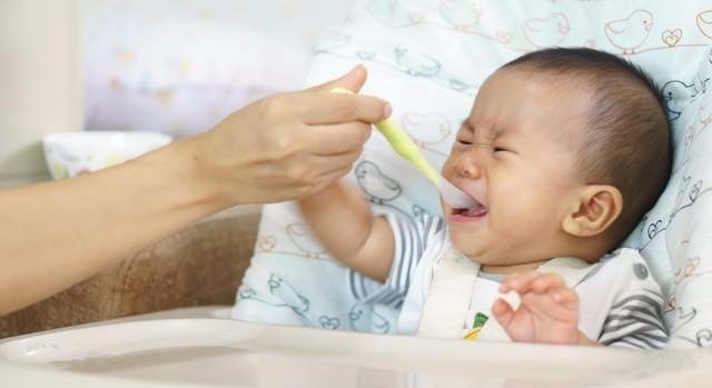 喂养|宝宝有几种表现，可能暗示母乳营养已不足，建议断掉