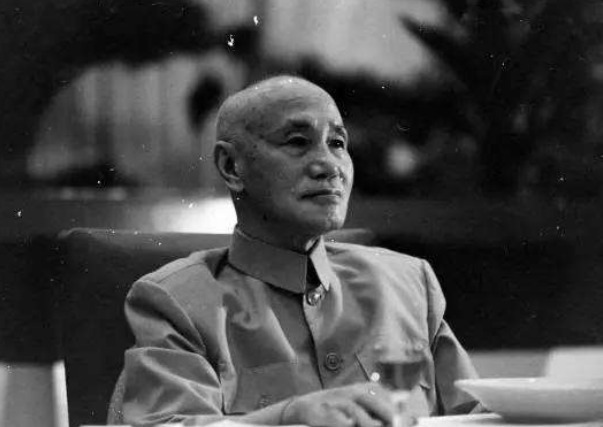 蒋介石|蒋介石临死之前，要求棺材中放五件物品，没有一样金银财宝