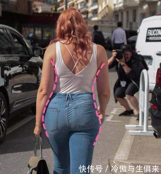 vogue|170斤也能走T台大码超模艾什莉，胯宽腿粗，魅力却不输Gigi！