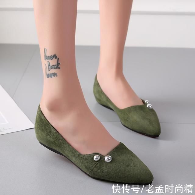 尖头|秋天穿小皮鞋知道要怎么搭吗?现在教你一招，搭裤子或裙子都出众