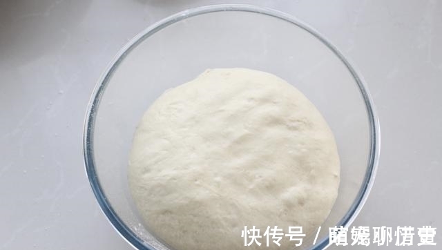 平底锅也能做的红豆馅酥饼，猪油黄油都不用，香甜美味酥掉一地渣