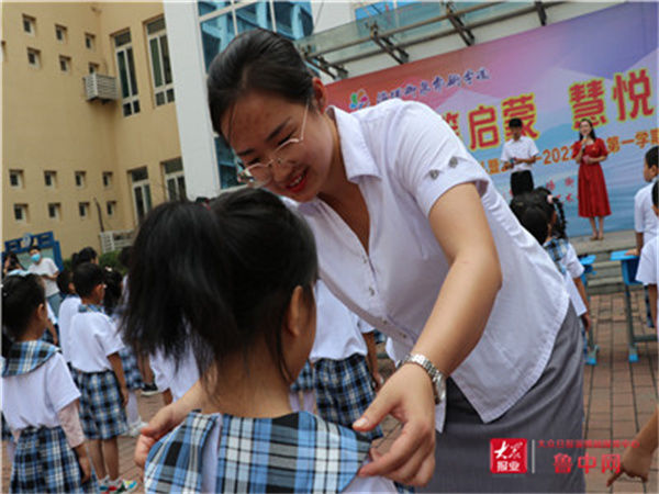 新生|凝心聚力 扬帆起航——淄博柳泉艺术学校“开笔启蒙 慧悦人生”一年级新生开笔礼暨2021-2022学年第一学期开学典礼纪实