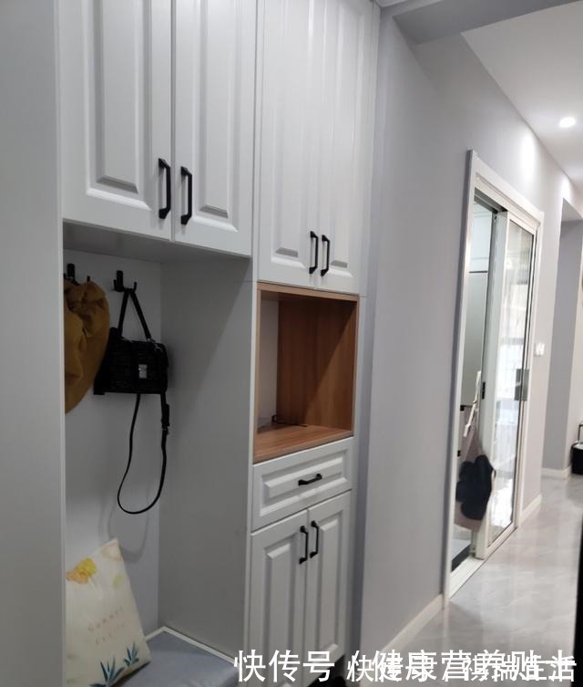 电视背景墙|新房入住一个月,入户鞋柜非常实用,不做电视墙家人很满意,晒晒!