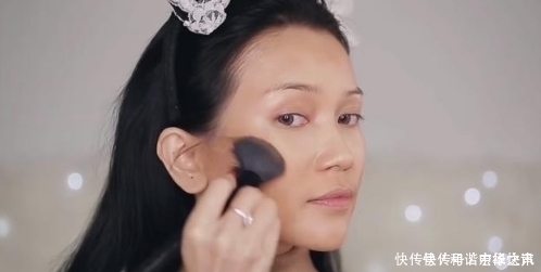 女子|奇闻:女子整容级化妆术,妆前妆后判若两人,网友:确定没换人?