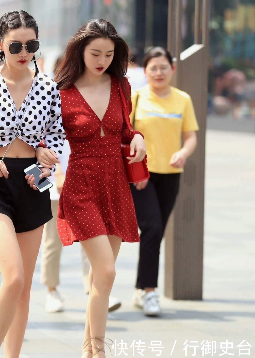 适合25-30岁女生的穿搭示范,最后一套简直美爆了,既舒服又撩人