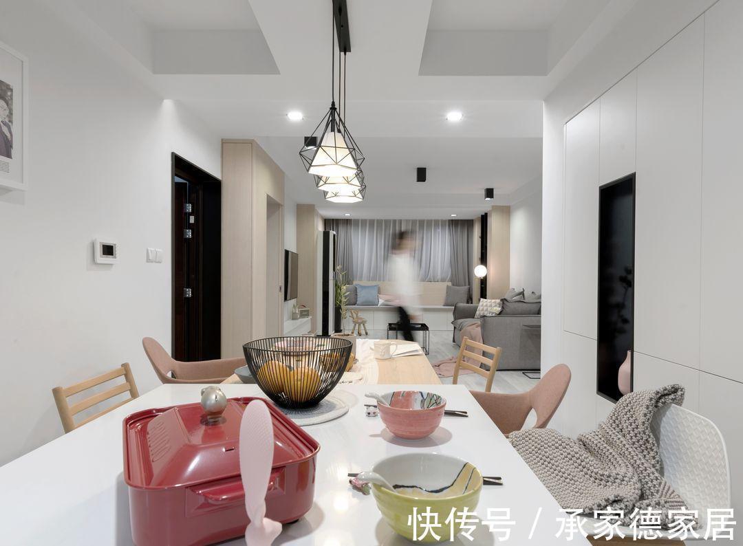 卫生生|用隐形门连接客厅,整合家居空间,让回家变成一件有意义的事