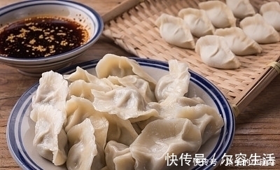 饺子|5块钱一斤的速冻饺子,到底是用什么做的?网友:怪不得那么便宜