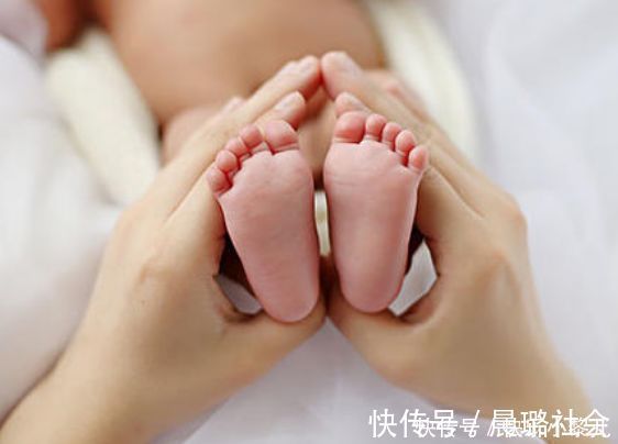 胎儿|怀胎9个月,胎儿长什么样?宝宝4斤会不会有点偏小?