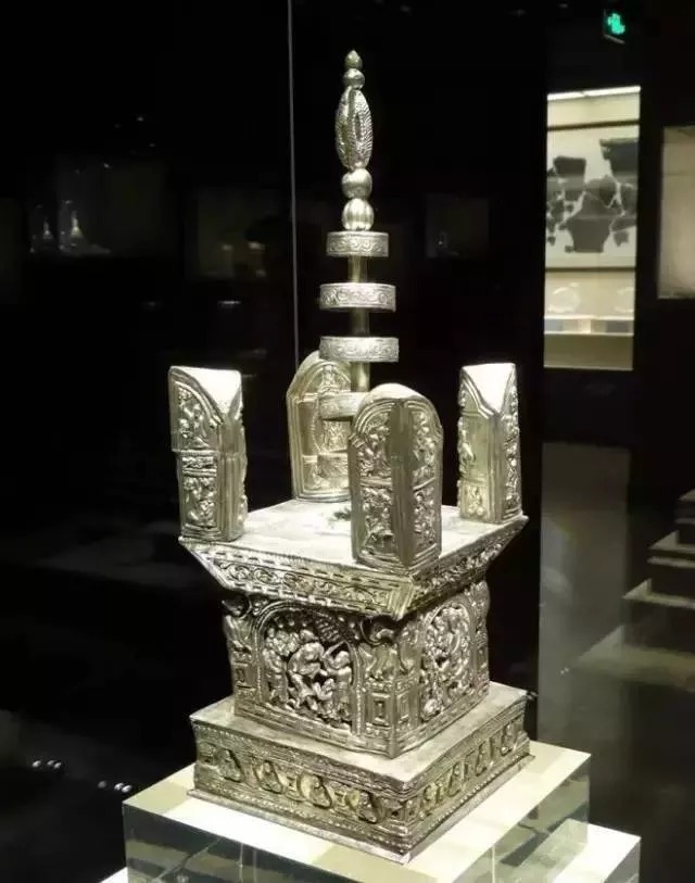 雷峰塔千年秘密,挖出了奇珍异宝!