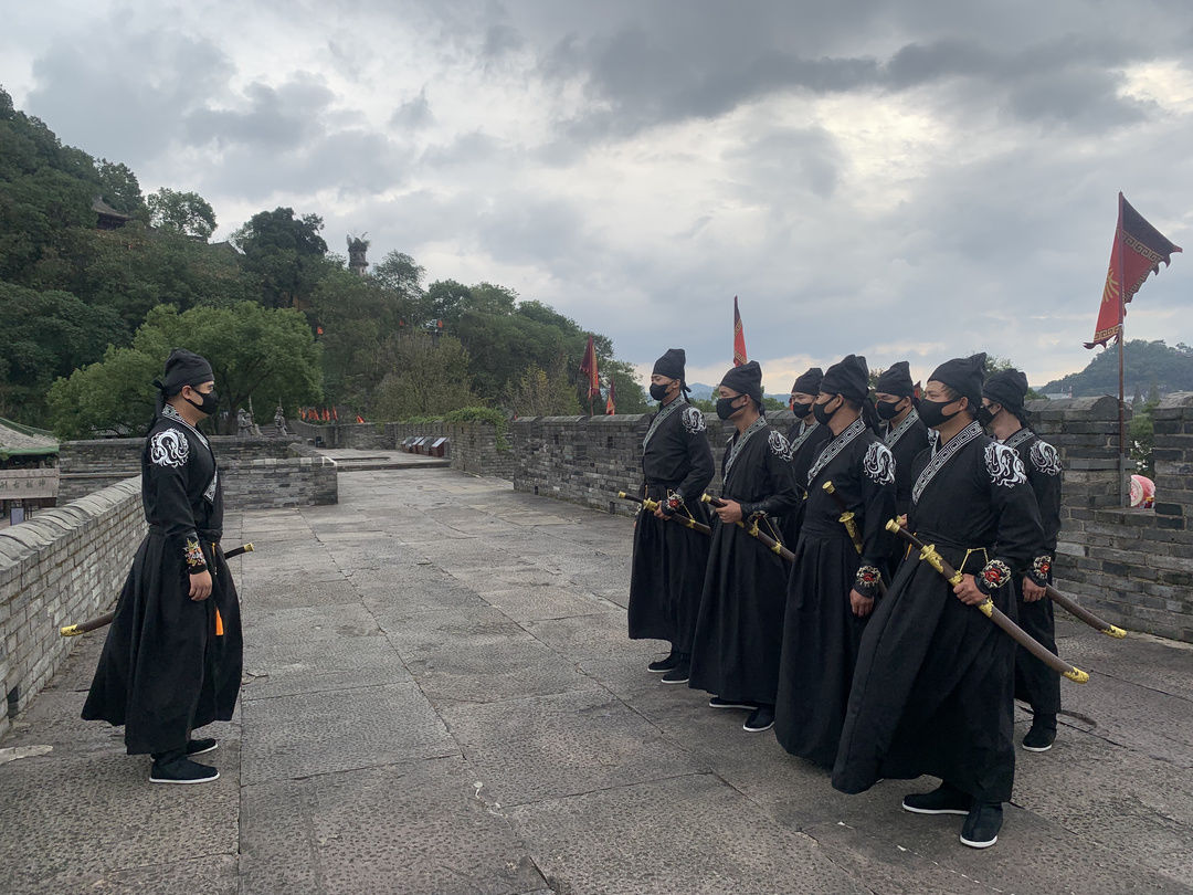 旅游区|看，这里来了一群“带刀护卫”，带你沉浸式游古城！