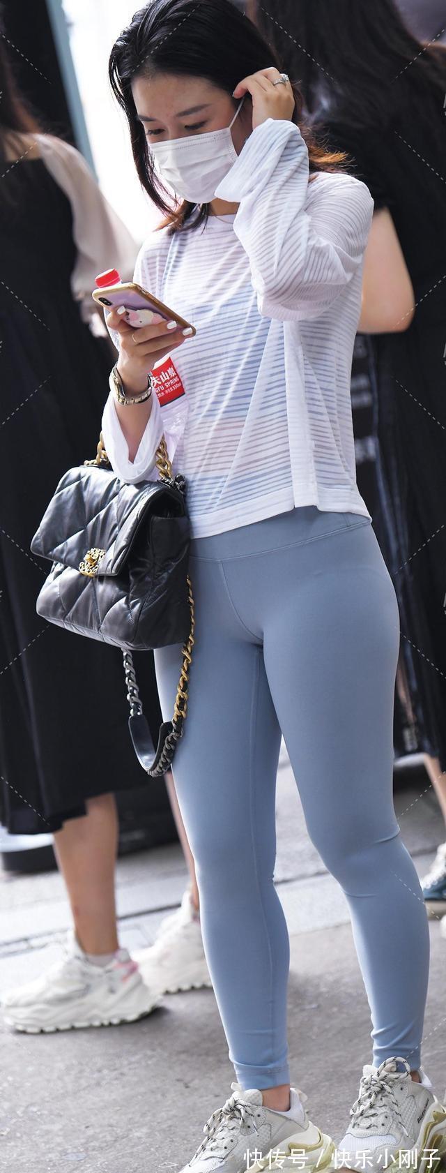 身材 个性十足的瑜伽裤更显街头休闲风格,显得身材高挑,很有时尚气质