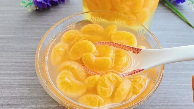 家里有橘子，把它做成橘子罐头，健康无添加，酸酸甜甜，老少都爱