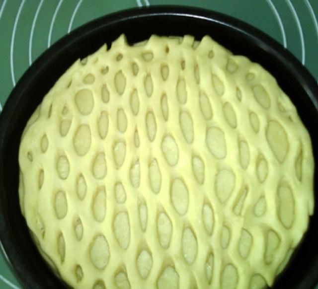  猕猴桃果酱面包，烘烤成金黄，看起来效果也还算不错