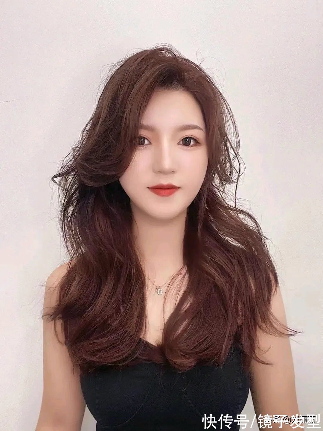 低层次 羊毛卷已过时,今年秋冬发型流行这样整,不夸张很时尚