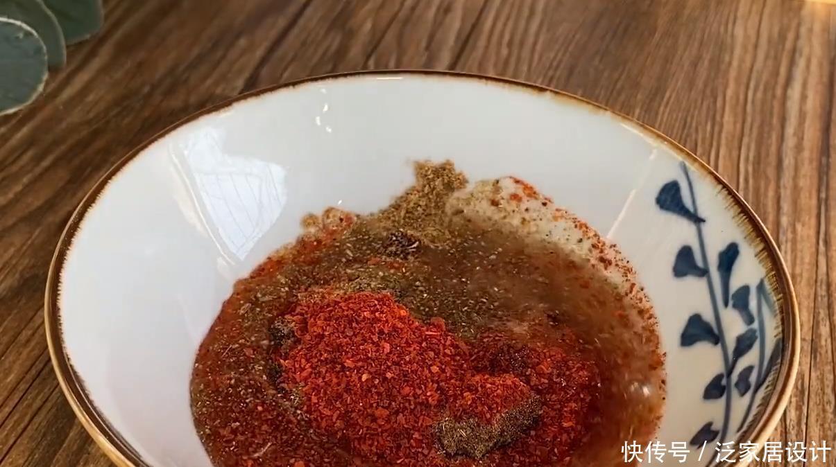 五花肉还可以这样做,加一把食盐,不炒也不炸,皮脆肉香,真解馋