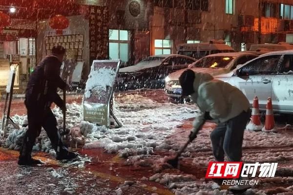 第一场雪|株洲市中医伤科医院：扫雪除冰 保障患者就医安全